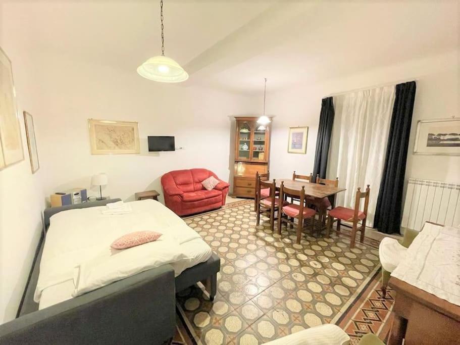 Near Colosseum By Varental 2br + 1sb *