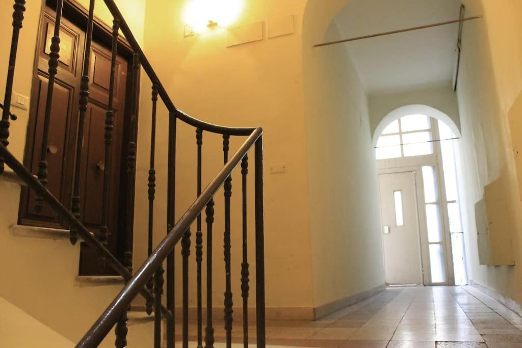 Near Colosseum By Varental 2br + 1sb Apartamento