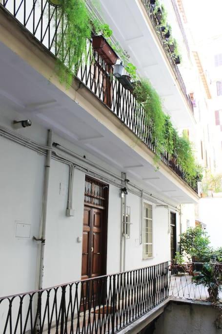 Near Colosseum By Varental 2br + 1sb *