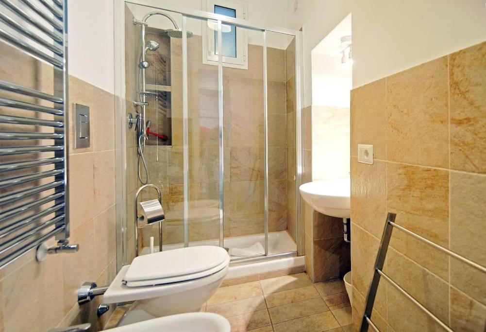 Near Colosseum By Varental 2br + 1sb